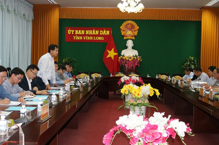 Sau buổi thị sát hiện trường, Thứ trưởng Lê Quang Hùng đề nghị Ủy ban nhân dân tỉnh Vĩnh Long cần có ngay những biện pháp xử lý sự cố, đảm bảo an toàn cho người và công trình. Sau buổi thị sát hiện trường, Thứ trưởng Lê Quang Hùng đề nghị Ủy ban nhân dân tỉnh Vĩnh Long cần có ngay những biện pháp xử lý sự cố, đảm bảo an toàn cho người và công trình.