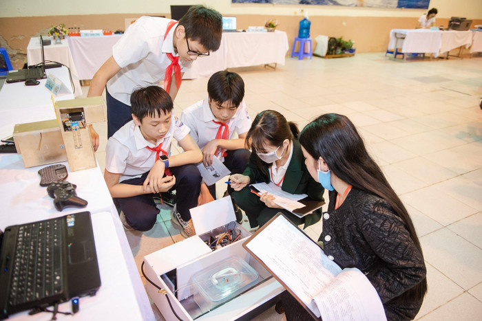 Cuộc thi đã có sự tham gia của 63 đề tài từ 26 trường Tiểu học, Trung học cơ sở (quận Ba Đình) chia 2 bảng. Cuộc thi đã có sự tham gia của 63 đề tài từ 26 trường Tiểu học, Trung học cơ sở (quận Ba Đình) chia 2 bảng.