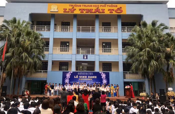 Hệ thống giáo dục Lý Thái Tổ đã đào tạo được nhiều học sinh tài năng.