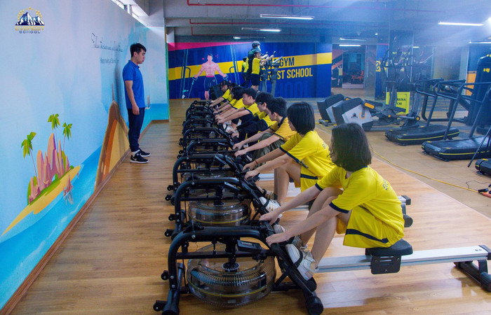 Thầy Nghiêm Nhật Anh cho biết, để phát triển toàn diện thì không chỉ có học tốt mà còn phải rèn luyện sức khoẻ chuẩn bị cho cả một chặng đường dài.