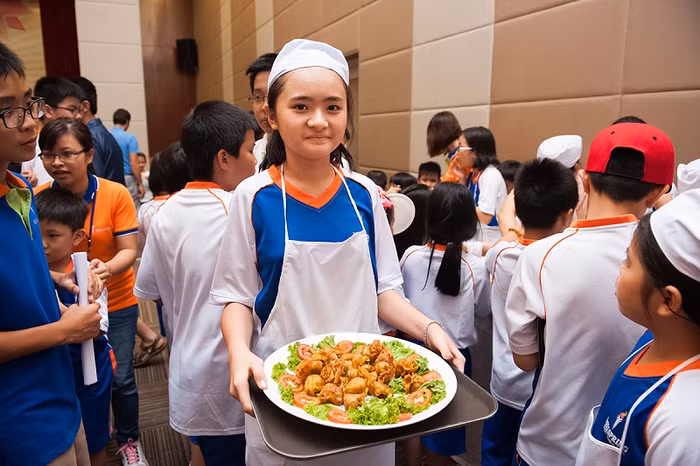 Học sinh cũng được trải nghiệm kỹ năng song.