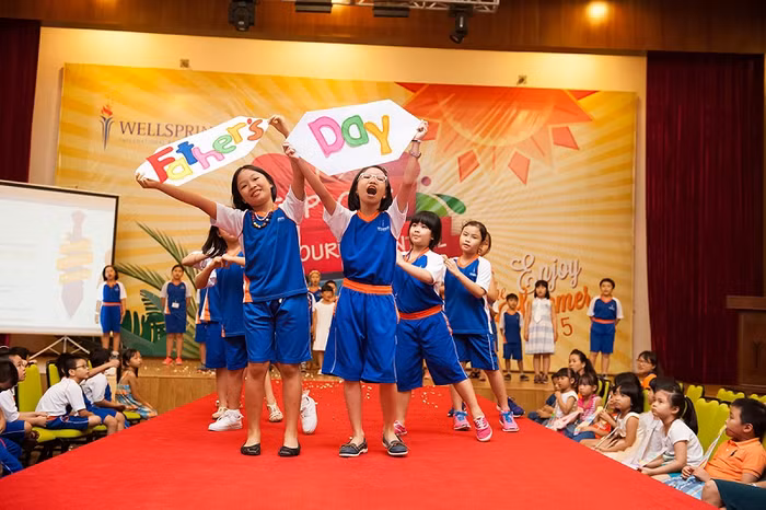 ... và các hoạt động biểu diễn.