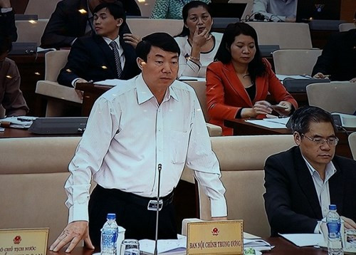 Ông Nguyễn Doãn Khánh nêu vấn đề cần thiết đặt ra trưng cầu ý dân khi miễn nhiệm thành viên Chính phủ. ảnh: Ngọc Quang. Ông Nguyễn Doãn Khánh nêu vấn đề cần thiết đặt ra trưng cầu ý dân khi miễn nhiệm thành viên Chính phủ. ảnh: Ngọc Quang.