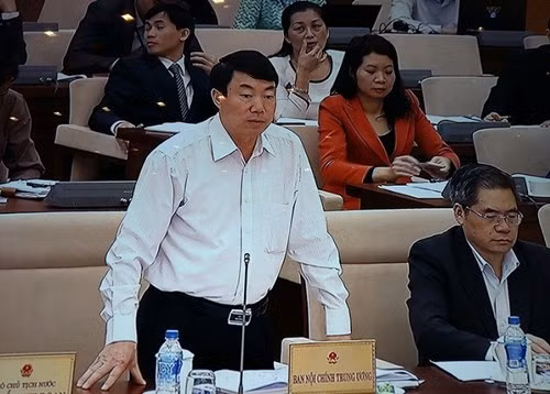 Ông Nguyễn Doãn Khánh nêu vấn đề cần thiết đặt ra trưng cầu ý dân khi miễn nhiệm thành viên Chính phủ. ảnh: Ngọc Quang.