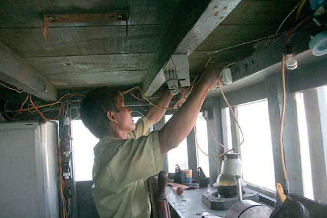 Thiết bị liên lạc trên tàu của ngư dân Việt Nam bị cướp. ảnh: Ngọc Chi/Tuổi trẻ. Thiết bị liên lạc trên tàu của ngư dân Việt Nam bị cướp. ảnh: Ngọc Chi/Tuổi trẻ.