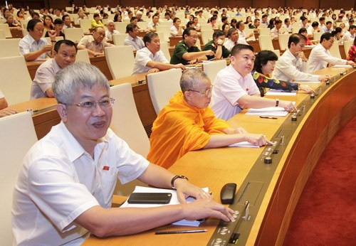 Mỗi Đại biểu Quốc hội đang gánh trên vai trách nhiệm và cũng là niềm tự hào được đại diện cho 90 triệu nhân dân Việt Nam. ảnh: Trung tâm báo chí Quốc hội. Mỗi Đại biểu Quốc hội đang gánh trên vai trách nhiệm và cũng là niềm tự hào được đại diện cho 90 triệu nhân dân Việt Nam. ảnh: Trung tâm báo chí Quốc hội.