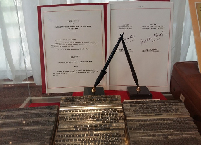 Bản hiệp định chấm dứt chiến tranh lập lại hòa bình ở Việt Nam. ảnh: Ngọc Quang.