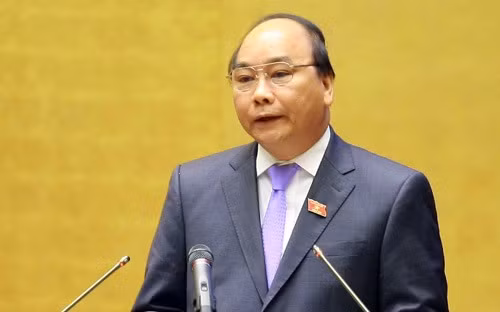 Phó Thủ tướng Nguyễn Xuân Phúc chủ trì xét duyệt hồ sơ đặc xá. ảnh: Trung tâm báo chí Quốc hội.