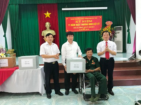 Thứ trưởng Trương Quốc Cường thăm, tặng quà Trung tâm điều dưỡng thương bệnh binh Duy Tiên. Thứ trưởng Trương Quốc Cường thăm, tặng quà Trung tâm điều dưỡng thương bệnh binh Duy Tiên.