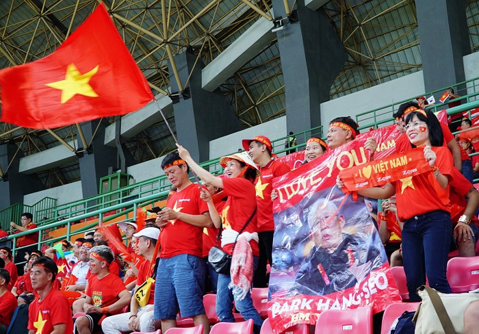 Cổ động viên Việt Nam vỡ òa trước chiến thắng của U23 Việt Nam. ảnh: HA. Cổ động viên Việt Nam vỡ òa trước chiến thắng của U23 Việt Nam. ảnh: HA.