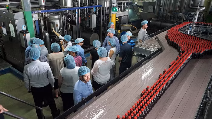 Đoàn Đại học Saint Mary (Canada) tham quan dây chuyền công nghệ Aseptic.