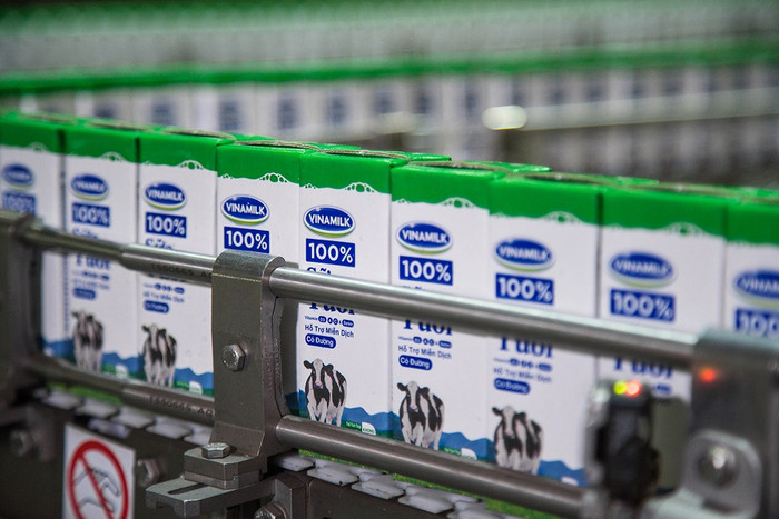 Dây chuyền sản xuất hiện đại tại Nhà máy Sữa Việt Nam của Vinamilk – một trong những siêu nhà máy hiện đại nhất thế giới.