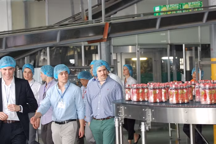 Đoàn Đại học New York (Mỹ) tham quan nhà máy Tân Hiệp Phát.