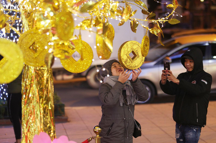 Những chuyến xe tài lộc đong đầy hạnh phúc, may mắn và thịnh vượng. Những chuyến xe tài lộc đong đầy hạnh phúc, may mắn và thịnh vượng.