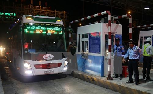 Trạm thu phí BOT Cai Lậy thời gian qua gây ra nhiều diễn biến phức tạp, có thời điểm phải xả trạm vì tình trạng ùn tắc giao thông kéo dài. Ảnh: TTXVN.
