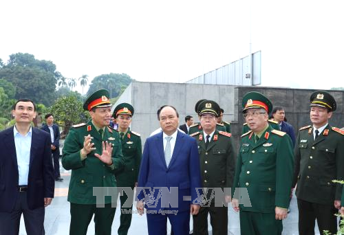 Thủ tướng Nguyễn Xuân Phúc làm việc với Ban Quản lý lăng Chủ tịch Hồ Chí Minh. ảnh: TTXVN. Thủ tướng Nguyễn Xuân Phúc làm việc với Ban Quản lý lăng Chủ tịch Hồ Chí Minh. ảnh: TTXVN.