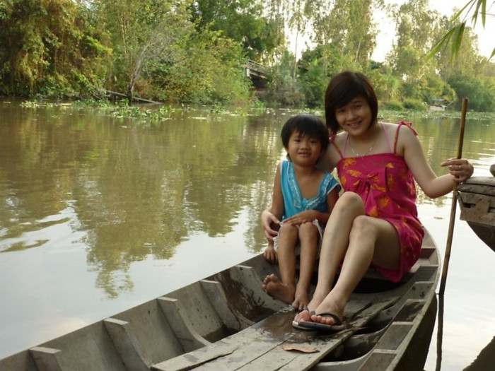 khi buồn Châu thích ở một mình hay ăn bánh ngọt và uống trà sữa…