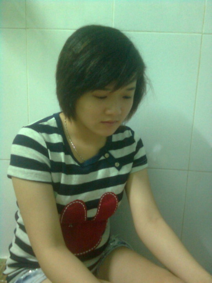 Châu là người năng động, hòa đồng và rất hay cười.