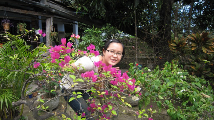 Mọi ngườ thường gọi Ngân là "nhỏ".Ngân rất mong được mọi người ủng hộ.