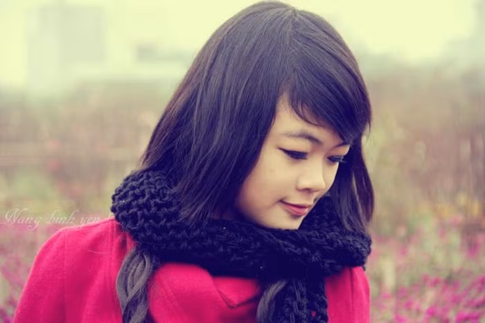 Hiền yêu màu trắng, rất thích màu hồng và thường kết hợp đồ theo gam màu ngẫu hững . Thích nuôi thú cưng và chăm chút cho vài "em" cây cảnh đáng yêu ngoài cửa sổ.