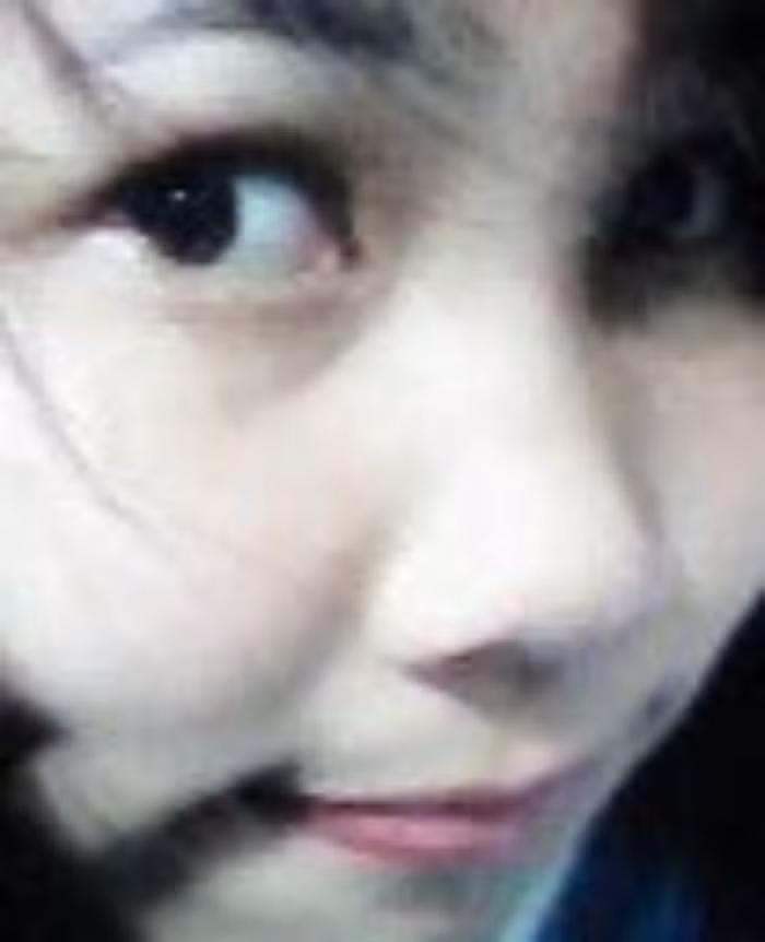 mỗi người có một vẻ đẹp riêng và vẻ đẹp ấy giống nhau.Vì thế hãy luôn là chính mình.