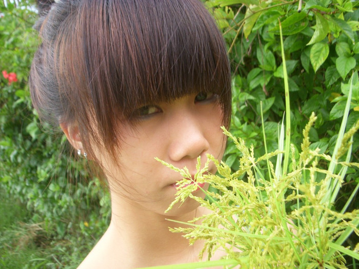 Quỳnh là một người vui vẻ,hòa đồng và cởi mở.Đôi lúc hay giận hờn vu vơ nhưng Quỳnh cũng rất dễ dàng tha thứ cho người khác. Quỳnh là một người vui vẻ,hòa đồng và cởi mở.Đôi lúc hay giận hờn vu vơ nhưng Quỳnh cũng rất dễ dàng tha thứ cho người khác.