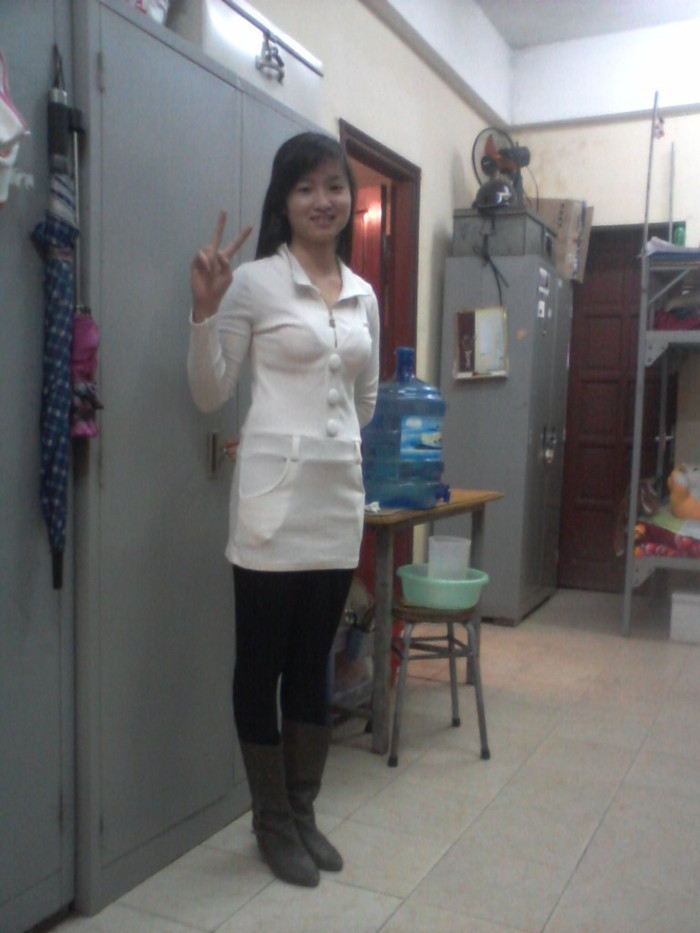 Thúy là người nhút nhát và hay bị đỏ mặt nên mọi người thường gọi là "cà chua" Thúy là người nhút nhát và hay bị đỏ mặt nên mọi người thường gọi là "cà chua"