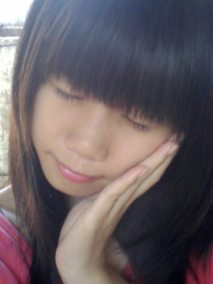 Quỳnh là một người vui vẻ,hòa đồng và cởi mở.Đôi lúc hay giận hờn vu vơ nhưng Quỳnh cũng rất dễ dàng tha thứ cho người khác. Quỳnh là một người vui vẻ,hòa đồng và cởi mở.Đôi lúc hay giận hờn vu vơ nhưng Quỳnh cũng rất dễ dàng tha thứ cho người khác.