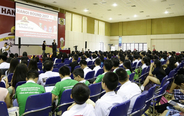 “The World Scholar’s Cup” năm 2017 có chủ đề “An Unlikely World - Một thế giới không tưởng”. Cuộc thi có 3 vòng (Khu vực - Thế giới - Chung kết), trong đó vòng Thế giới quy mô lớn tại Hà Nội (Việt Nam) được tổ chức độc quyền bởi Hệ thống Giáo dục Vinschool. Hai địa điểm khác có quy mô nhỏ hơn là Athen (Hy Lạp) và Cape Town (Nam Phi).