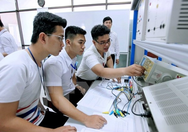 Phát triển nguồn nhân lực chất lượng cao là nhiệm vụ vô cùng quan trọng trong cuộc Cách mạng công nghiệp 4.0 Phát triển nguồn nhân lực chất lượng cao là nhiệm vụ vô cùng quan trọng trong cuộc Cách mạng công nghiệp 4.0