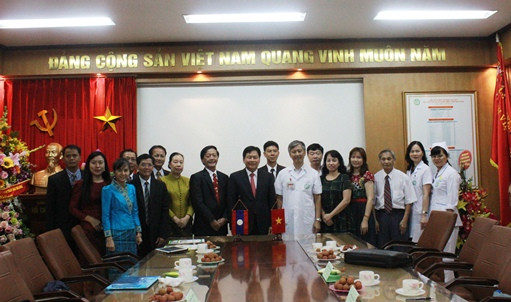 Bộ trưởng Bộ Y tế Lào cùng đoàn công tác thăm và làm việc tại Bệnh viện Bạch Mai. Bộ trưởng Bộ Y tế Lào cùng đoàn công tác thăm và làm việc tại Bệnh viện Bạch Mai.