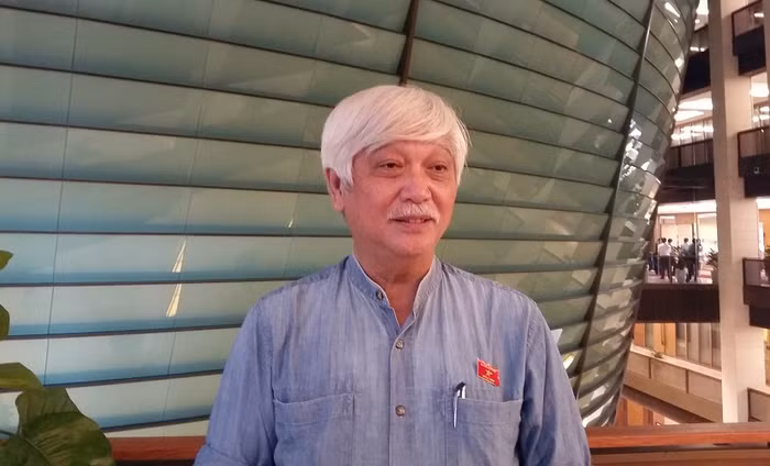 Ông Dương Trung Quốc cảnh báo: Rau hai luống, lợn hai chuồng chính là mối nguy hại âm ỉ của đất nước hiện nay. ảnh: Ngọc Quang.