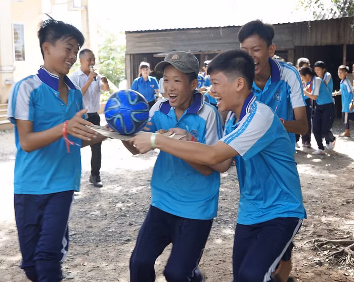 Trò chơi vận động của các em học sinh trường Thạnh An (Long An).