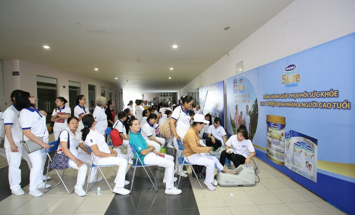 Hoạt động đo khám sức khỏe cho người cao tuổi tham gia chương trình được hưởng ứng nhiệt tình. Hoạt động đo khám sức khỏe cho người cao tuổi tham gia chương trình được hưởng ứng nhiệt tình.