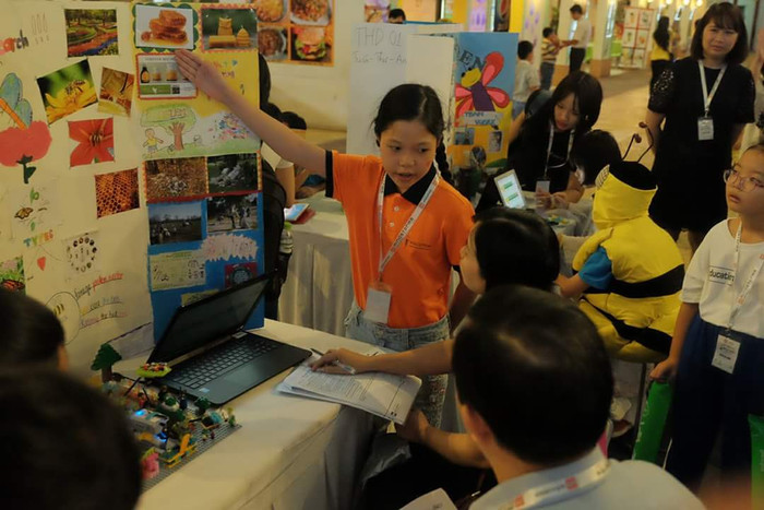 Những học sinh nhỏ tuổi đến từ Wellspring Hà Nội luôn thể hiện phong độ tuyệt vời khi thuyết trình về phần thi khoa học ứng dụng. Những học sinh nhỏ tuổi đến từ Wellspring Hà Nội luôn thể hiện phong độ tuyệt vời khi thuyết trình về phần thi khoa học ứng dụng.