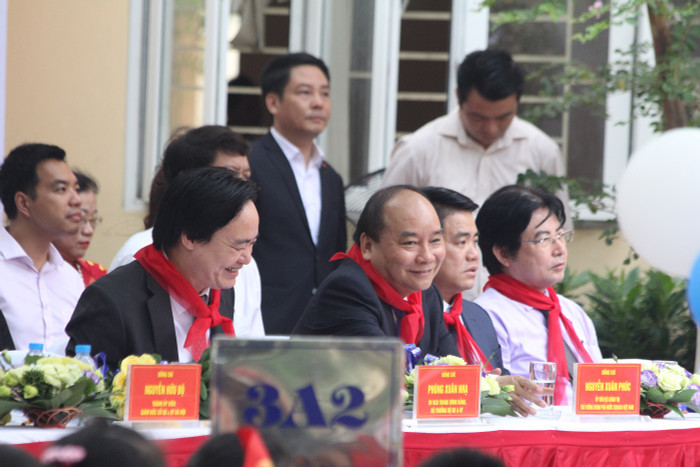 Dự lễ khai giảng tại Trường PTCS Nguyễn Đình Chiểu còn có Bộ trưởng Bộ Giáo dục và Đào tạo - ông Phùng Xuân Nhạ và Chủ tịch UBND Thành phố Hà Nội - ông Nguyễn Đức Chung. ảnh: Ngọc Quang. Dự lễ khai giảng tại Trường PTCS Nguyễn Đình Chiểu còn có Bộ trưởng Bộ Giáo dục và Đào tạo - ông Phùng Xuân Nhạ và Chủ tịch UBND Thành phố Hà Nội - ông Nguyễn Đức Chung. ảnh: Ngọc Quang.