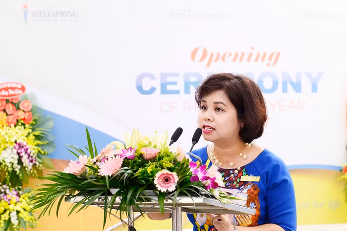 Bà Lê Tuệ Minh - Chủ tịch điều hành hệ thống Wellspring, người luôn tràn đầy nhiệt huyết với công tác đào tạo, giáo dục của nhà trường. ảnh: Hương Giang.