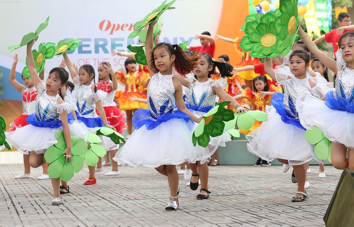 Thầy và trò trường Wellspring đã kết thúc năm học 2015-2016 với rất nhiều thành tích đáng tự hào. ảnh: Hương Giang.