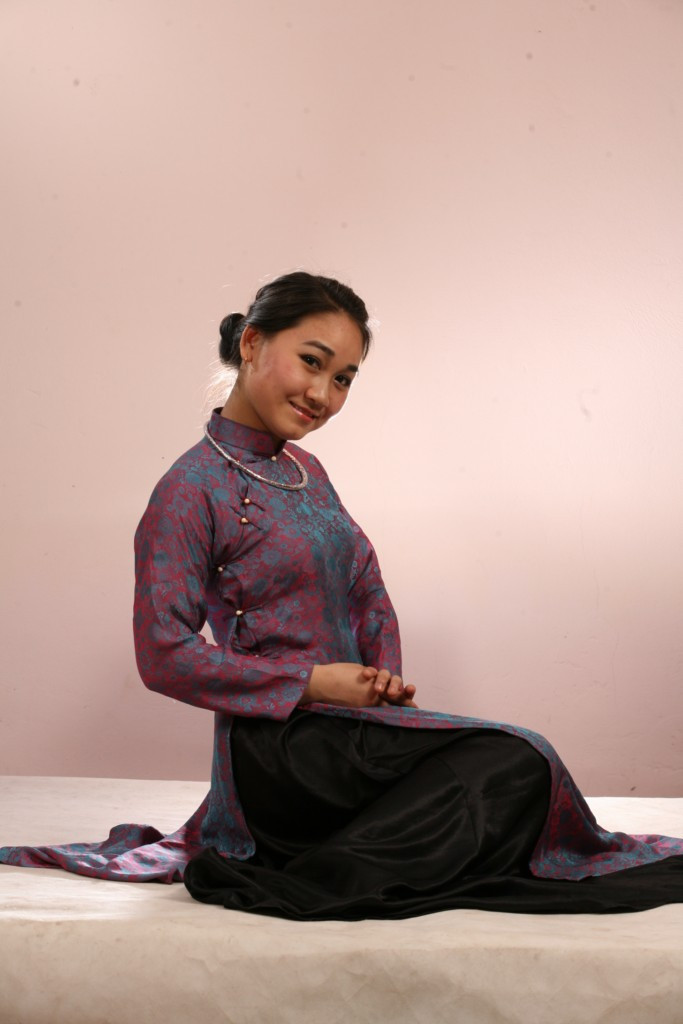 Chi là cô gái thích chụp ảnh, MC, đàn, hát. Hát vừa là sở thích cũng là sở trường của cô ấy, Chi có thể chơi đàn Tỳ Bà và hát Ca Trù Chi là cô gái thích chụp ảnh, MC, đàn, hát. Hát vừa là sở thích cũng là sở trường của cô ấy, Chi có thể chơi đàn Tỳ Bà và hát Ca Trù