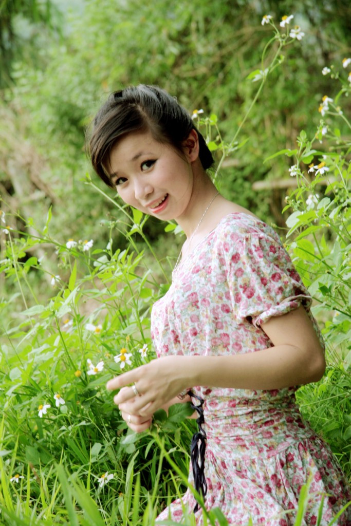 Linh là con của một nhiếp ảnh, nên được in sâu vào tâm thức cách làm ảnh, in ảnh, cách lấy khẩu độ, cách tạo dáng...,.Vì thế cô ấy rất quý trọng từng bức ảnh, vì đó là những khoảng khắc đẹp của đời người. Rất nhớ bố và rất muốn bố thấy được con của bố biết ảnh của con tự chụp ... để mọi người biết bố có một đệ tự cũng không tồi