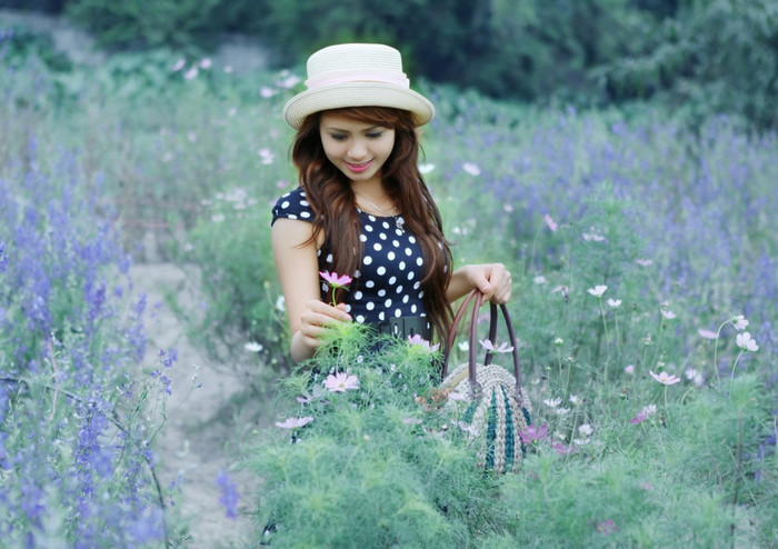 Ước mơ của cô ấy : Dù là sinh viên trường kinh tế nhưng Hoa luôn mong muốn được bước chân vào con đường nghệ thuật, được xuất hiện trên báo chí, truyền hình Ước mơ của cô ấy : Dù là sinh viên trường kinh tế nhưng Hoa luôn mong muốn được bước chân vào con đường nghệ thuật, được xuất hiện trên báo chí, truyền hình