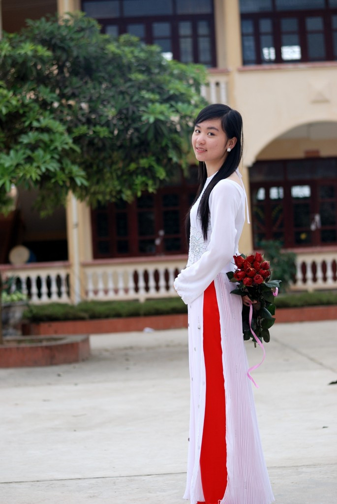 Lương là cô gái dịu dàng hay cười, thích đọc sách, nghe nhạc không lời, thích chụp ảnh, thích nấu ăn và dạo phố cùng bạn bè. Câu nói ưa thích: Cuộc sống có nhiều lựa chọn nên hãy chọn niềm vui