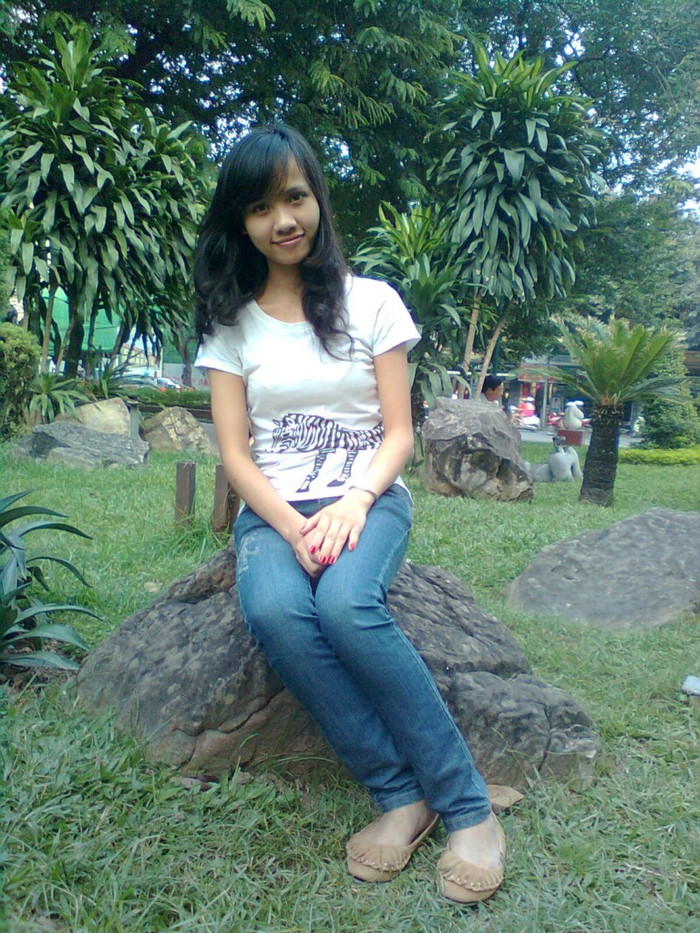 theo bạn bè nhận xét thì Yến là người vui vẻ, hòa đồng, hay cười, hay nói