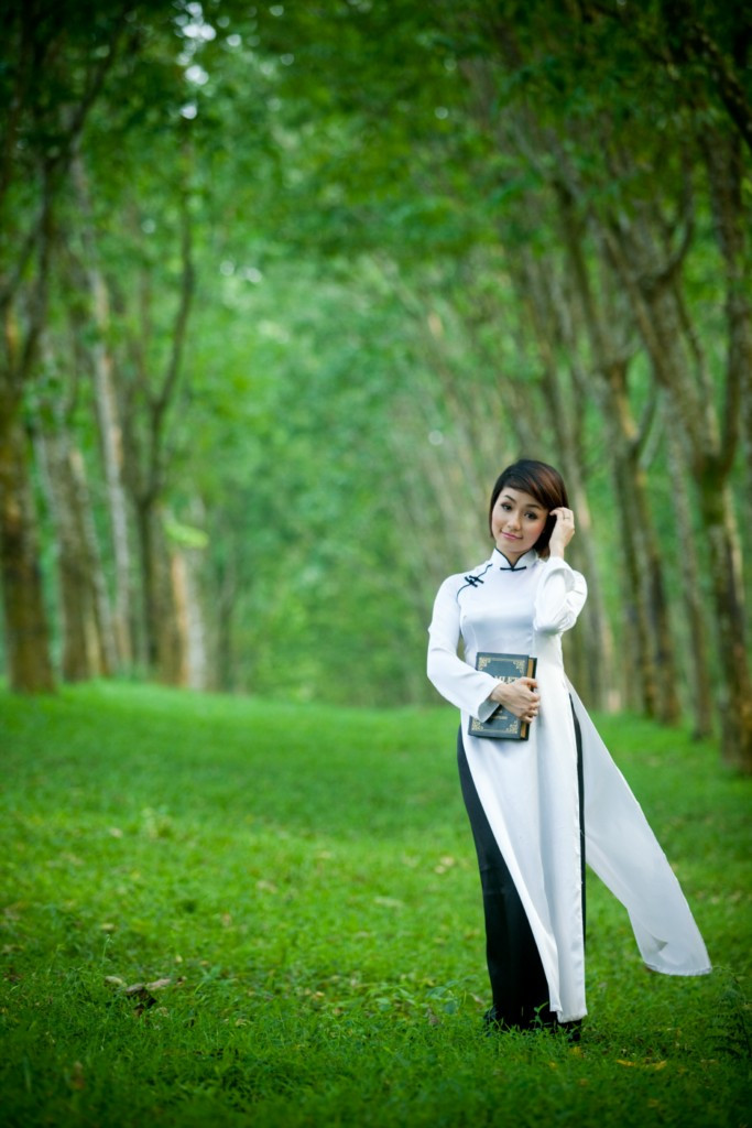 Kim Anh là người dễ gần, hòa đồng, ghét sự giả dối, thích những loài hoa màu tím. Yêu thích cuộc sống sôi động, thích hát karaoke và chụp ảnh