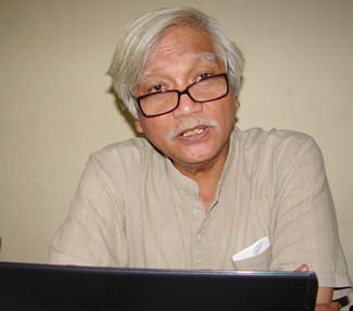 Ông Dương Trung Quốc: Nhẫn lông voi chẳng may mắn gì đâu Ông Dương Trung Quốc: Nhẫn lông voi chẳng may mắn gì đâu