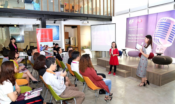 Voice Up dành cho tất cả học sinh, sinh viên Việt Nam trong độ tuổi từ 10 đến 25. Voice Up dành cho tất cả học sinh, sinh viên Việt Nam trong độ tuổi từ 10 đến 25.