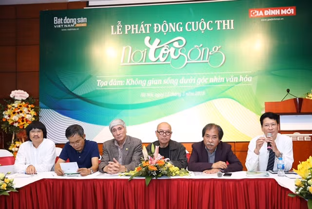 Hội đồng giám khảo cuộc thi "Nơi tôi sống". ảnh: NL. Hội đồng giám khảo cuộc thi "Nơi tôi sống". ảnh: NL.