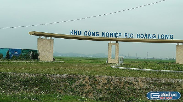 Khu công nghiệp FLC Hoàng Long chủ yếu vẫn là bãi đất trống. Ảnh của Xuân Quang. Khu công nghiệp FLC Hoàng Long chủ yếu vẫn là bãi đất trống. Ảnh của Xuân Quang.