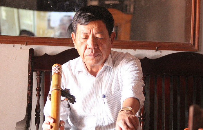 Ông Lê Khả Thành - Chủ nhiệm Hợp tác xã dịch vụ nông nghiệp Hoằng Thịnh nhớ lại: “Khi bắt đầu triển khai dự án, cán bộ từ thôn trở lên chạy sình sịch với yêu cầu giải phóng mặt bằng nhanh, gọn, khẩn trương". Ảnh của Xuân Quang. Ông Lê Khả Thành - Chủ nhiệm Hợp tác xã dịch vụ nông nghiệp Hoằng Thịnh nhớ lại: “Khi bắt đầu triển khai dự án, cán bộ từ thôn trở lên chạy sình sịch với yêu cầu giải phóng mặt bằng nhanh, gọn, khẩn trương". Ảnh của Xuân Quang.