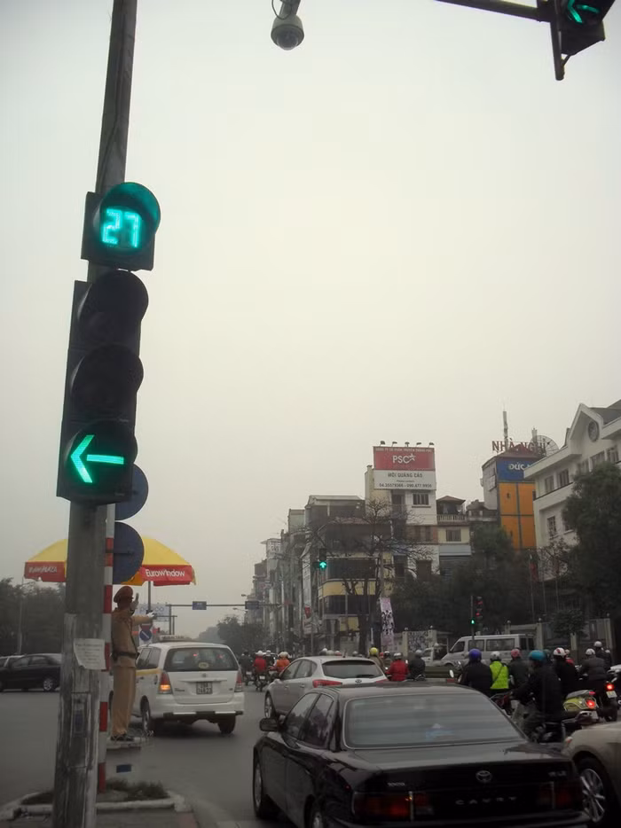 Mặc dù đèn xanh vẫn còn nhiều thời gian nhưng...